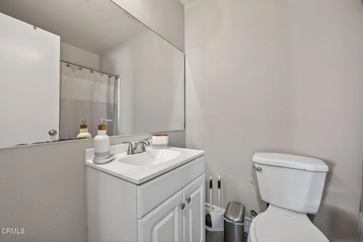 19-web-or-mls-Upmarket Media-646Riv067