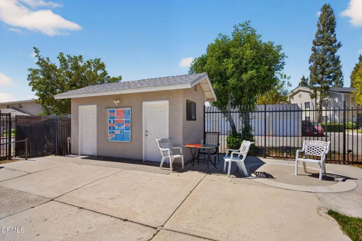 29-web-or-mls-Upmarket Media-646Riv085