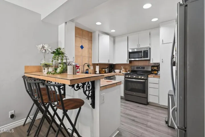 10-web-or-mls-Upmarket Media-646Riv042