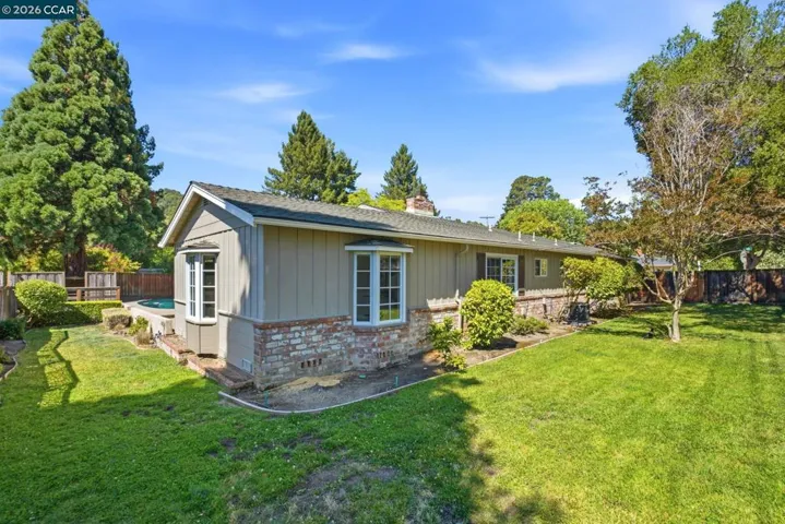 7 El Corte, Orinda, California 94563