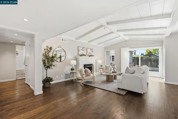 7 El Corte, Orinda, California 94563