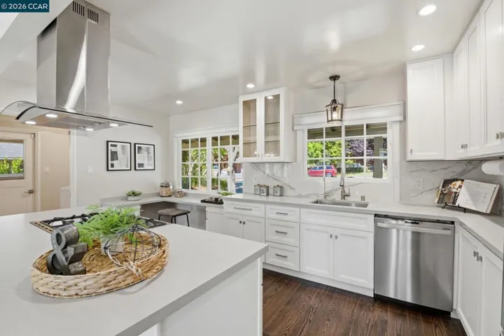 7 El Corte, Orinda, California 94563