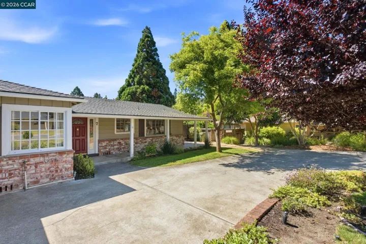 7 El Corte, Orinda, California 94563