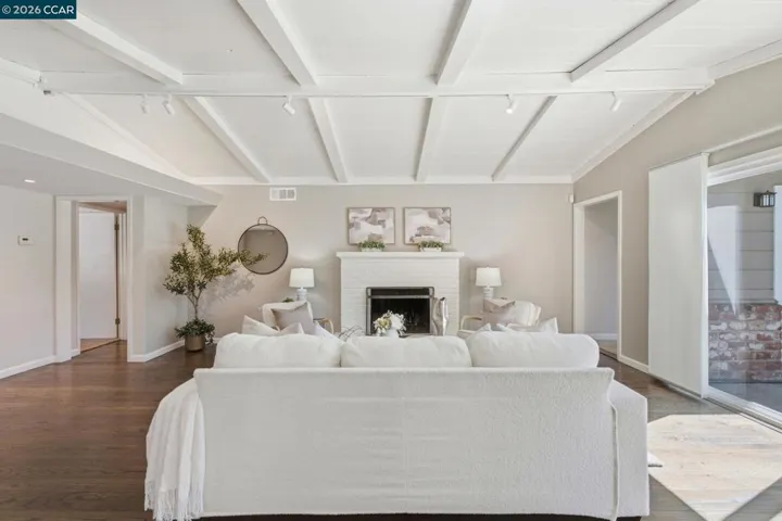 7 El Corte, Orinda, California 94563