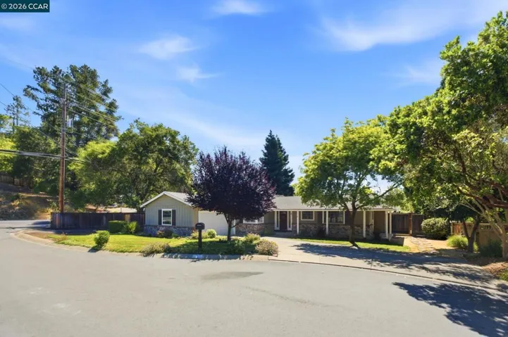 7 El Corte, Orinda, California 94563