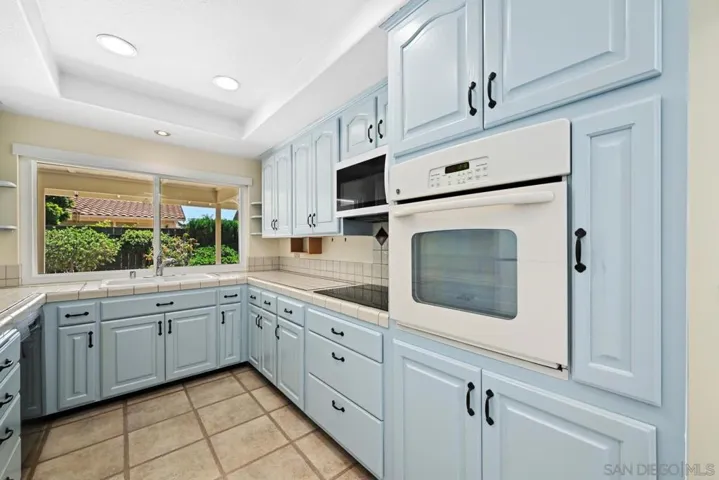 17506 Plaza Karena, San Diego, California 92128