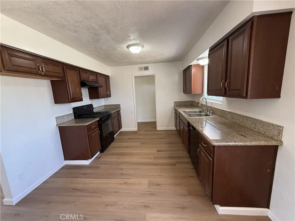2081 E Stockham, Tulare, California 93274 — photo 5