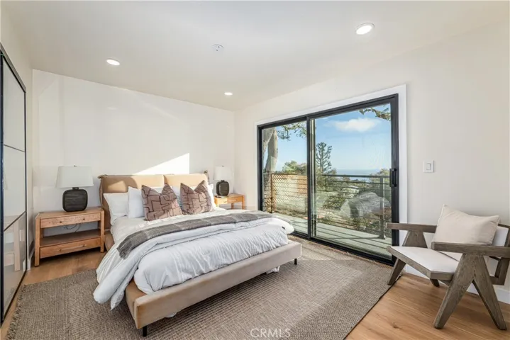Junior suite with ocean view balcony
