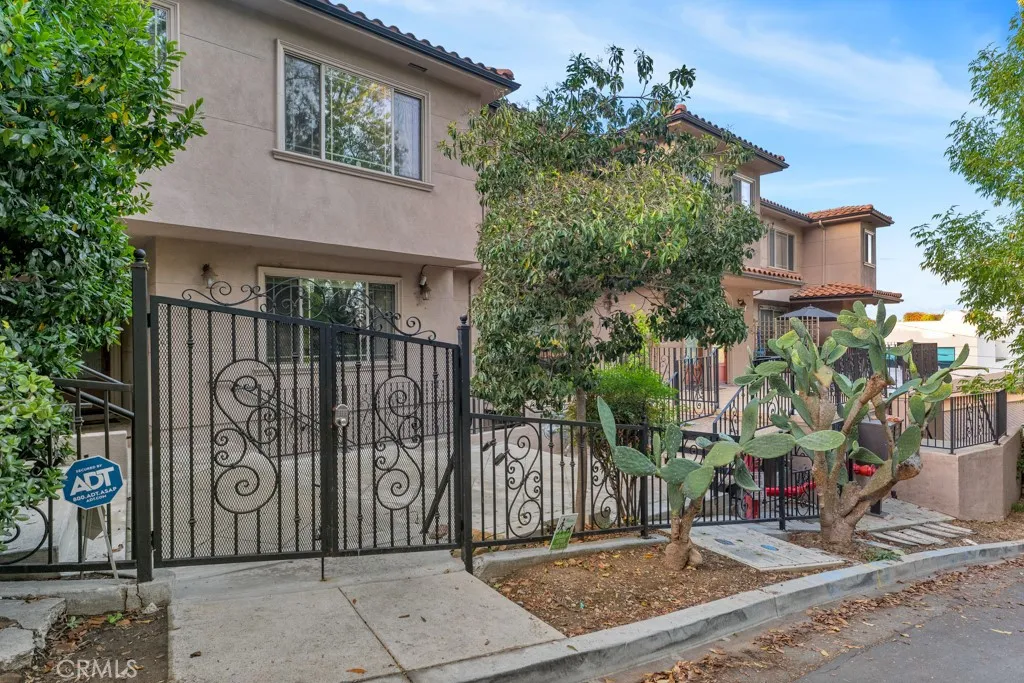 11145 Sunshine Terrace 106, Studio City, California 91604 — photo 4