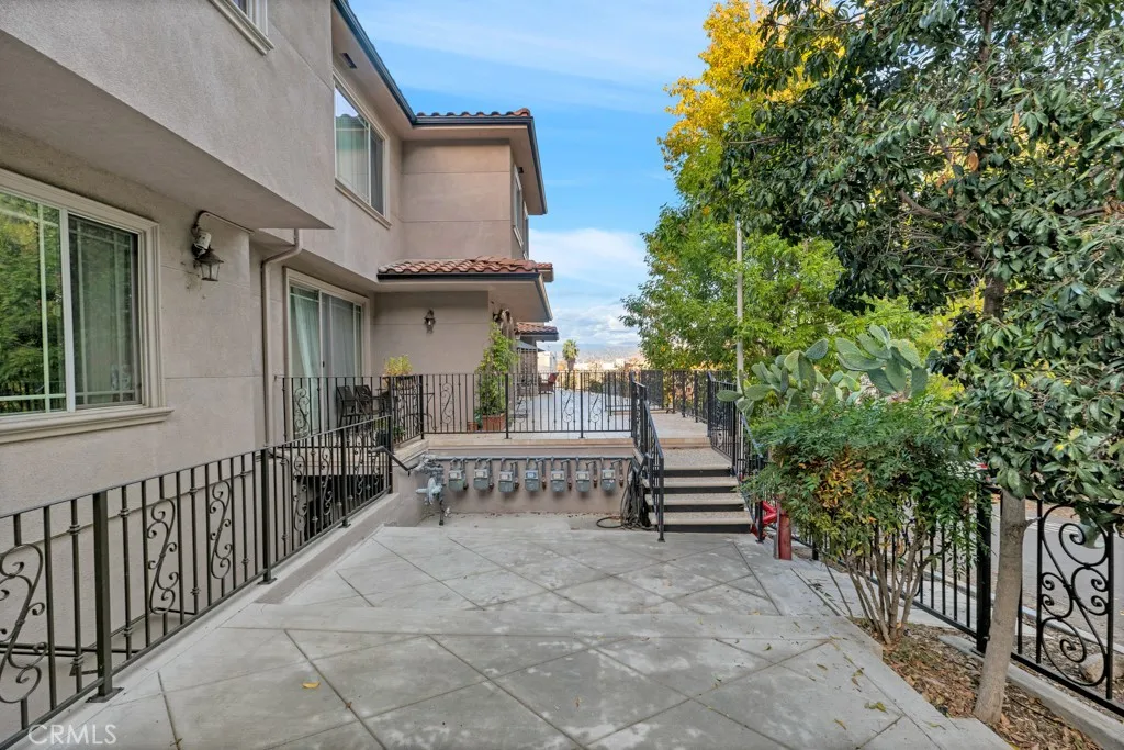 11145 Sunshine Terrace 106, Studio City, California 91604 — photo 5