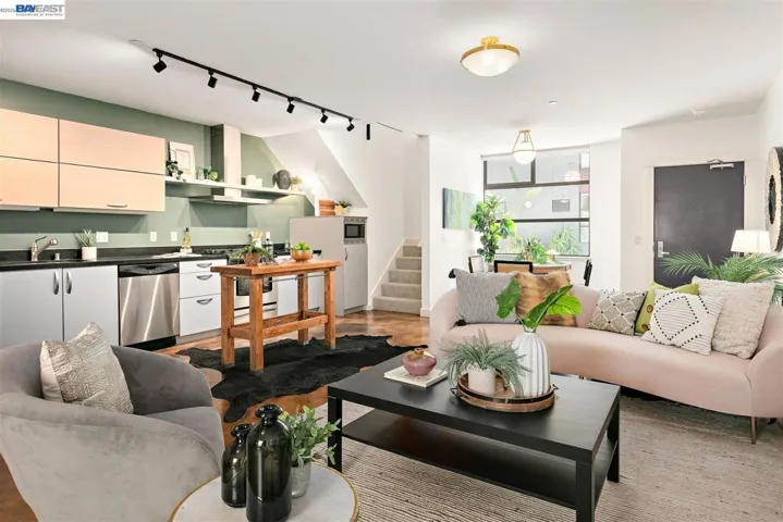 6501 San Pablo Ave 208, Oakland, California 94608