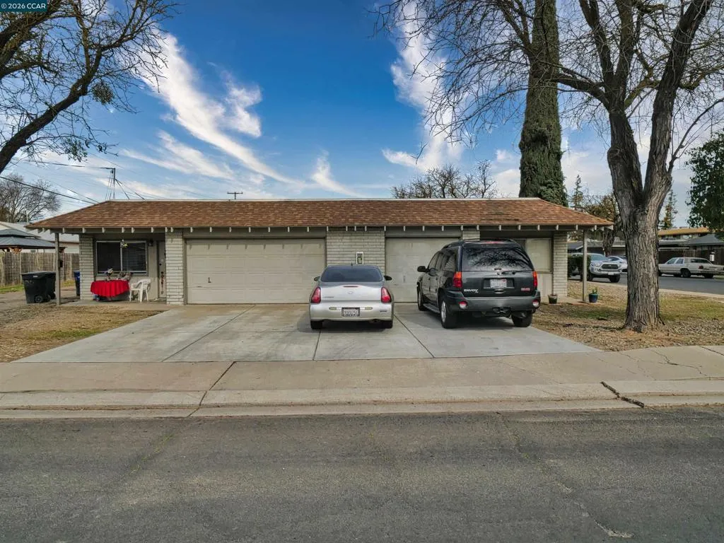 2501 Miller Ave.