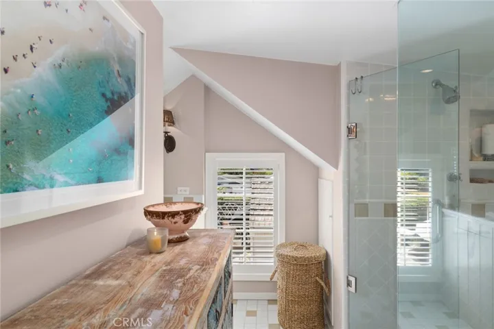Primary bathroom with walkin​​‌​​​​‌​​‌‌​​‌​​​‌‌​​​‌​​‌‌​​‌‌​​‌‌​​​​ shower