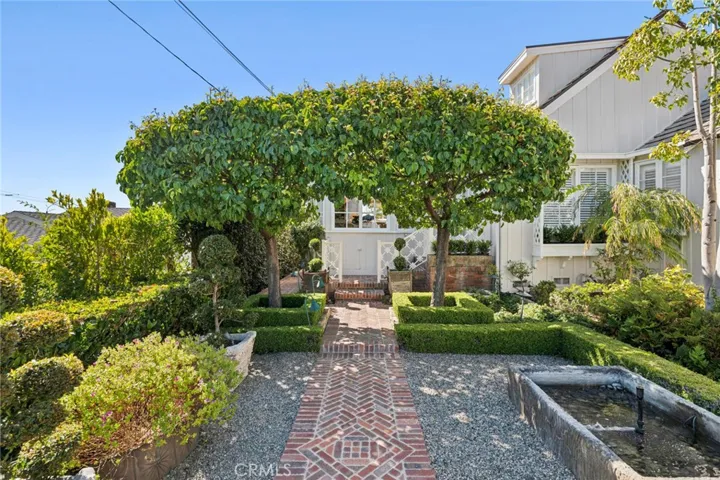 Front entrance to property