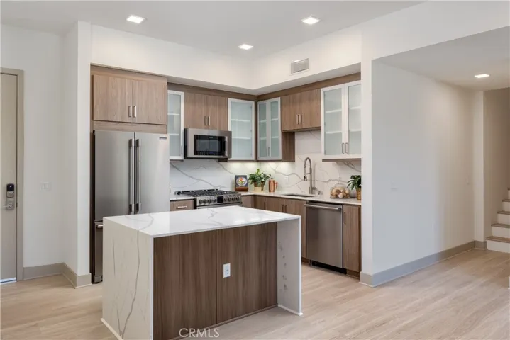 6800 Variel Avenue 204, Canoga Park, California 91303 — photo 5