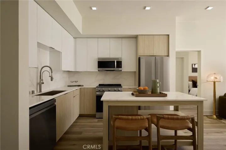 21010 Erwin Street 521, Woodland Hills, California 91367