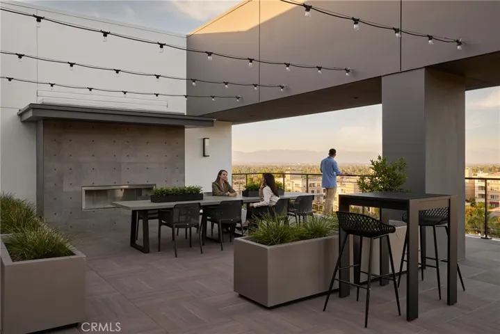 21010 Erwin Street 521, Woodland Hills, California 91367