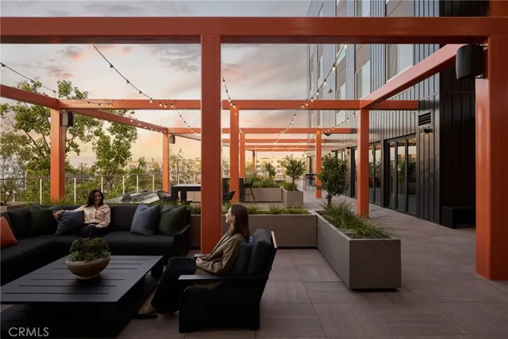 21010 Erwin Street 521, Woodland Hills, California 91367