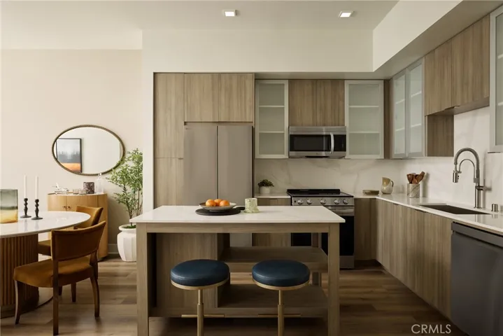 21010 Erwin Street 521, Woodland Hills, California 91367