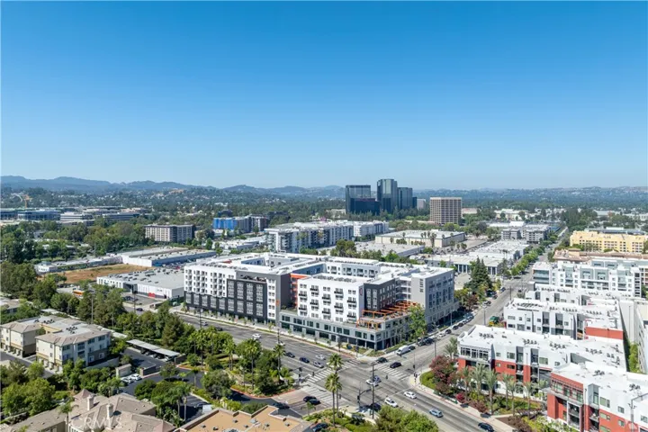 21010 Erwin Street 521, Woodland Hills, California 91367