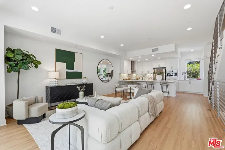 3306 Aria Lane, Los Angeles, California 90034