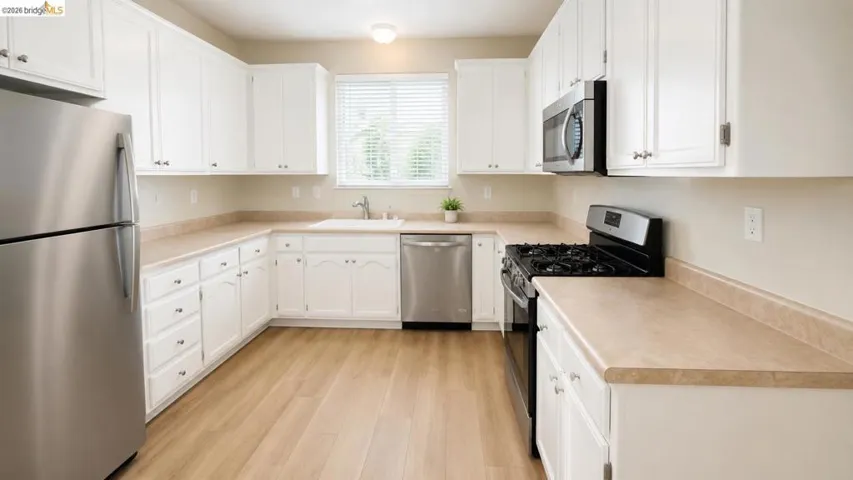 62 W Brookside Dr, Cloverdale, California 95425