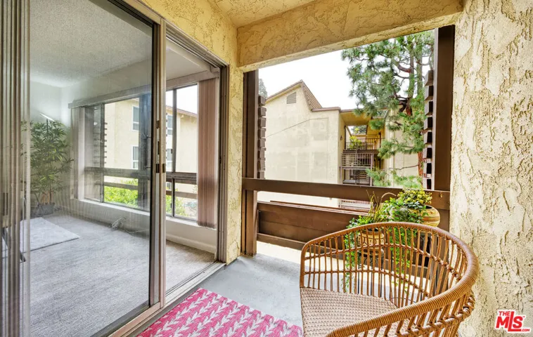 6250 Buckingham 204, Culver City, California 90230