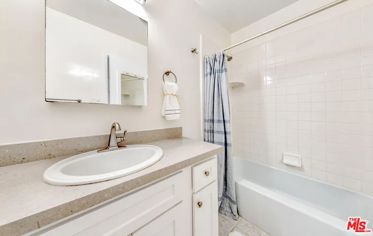 6250 Buckingham 204, Culver City, California 90230