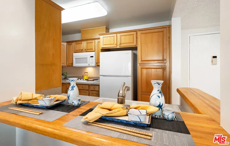 6250 Buckingham 204, Culver City, California 90230
