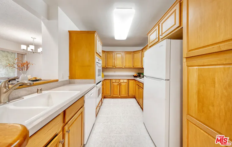 6250 Buckingham 204, Culver City, California 90230