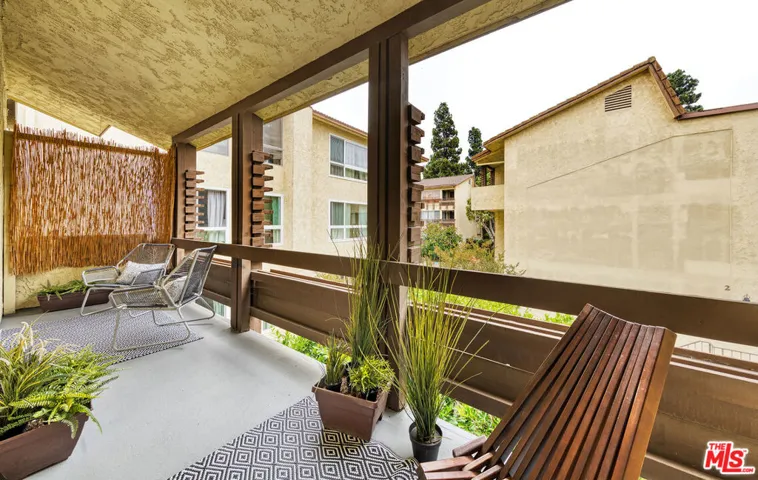 6250 Buckingham 204, Culver City, California 90230
