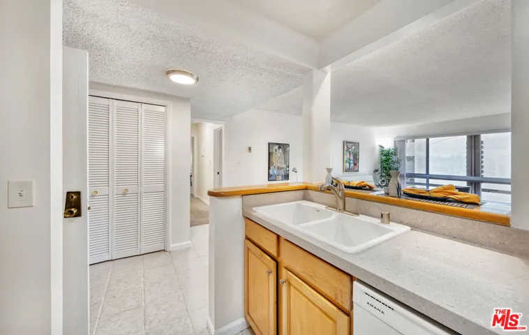 6250 Buckingham 204, Culver City, California 90230