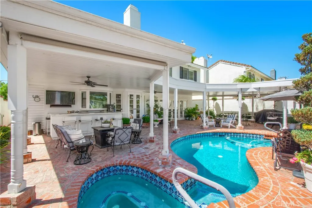POOL/JACUZZI - BUILT IN BAR/TV/CEILING FAN AREA - BEAUTIFUL CUSTOM COVERED PATIO