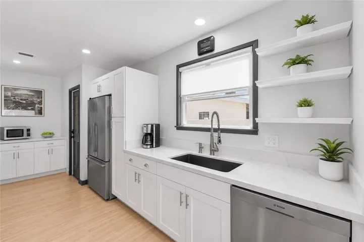 6721 E La Marimba, Long Beach, California 90815