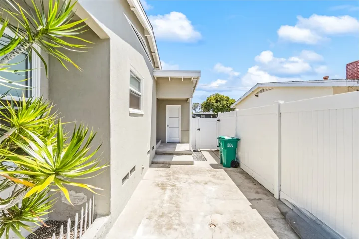 6721 E La Marimba, Long Beach, California 90815