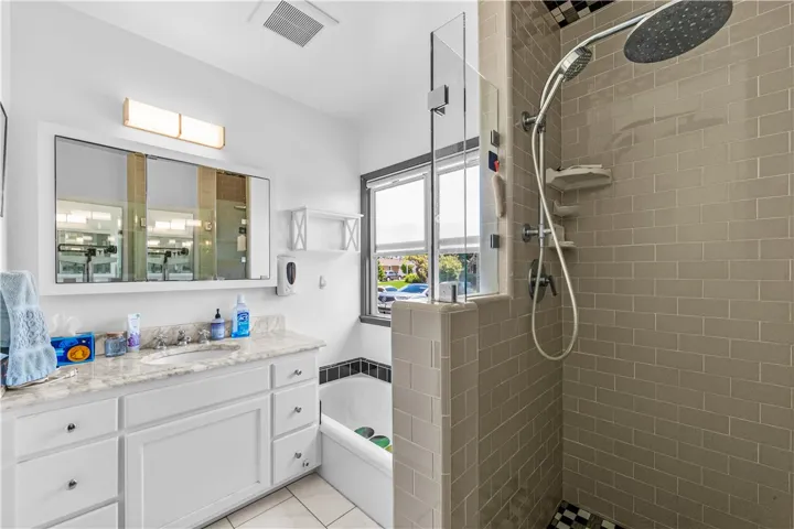 6721 E La Marimba, Long Beach, California 90815