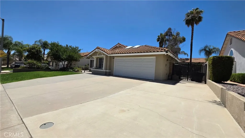 EXTERIOR FRONT RIGHT