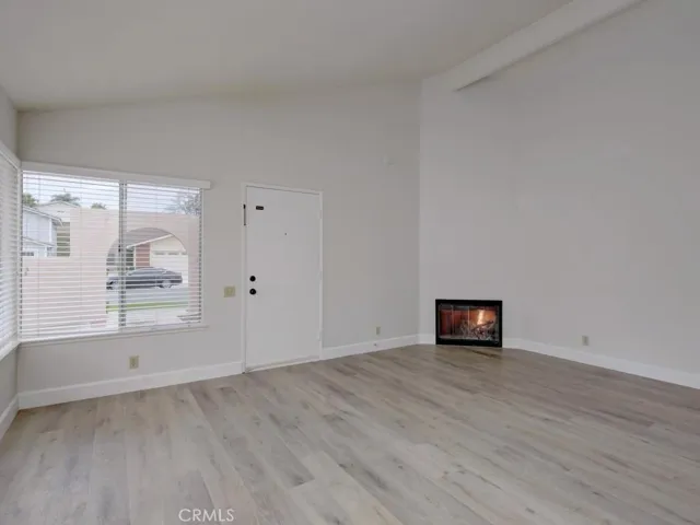 Large Living room area LOOK AT THE BEAUTIFUL FLOORING!