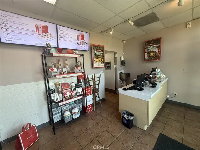 12180 Ridgecrest Road 518, Victorville, California 92395