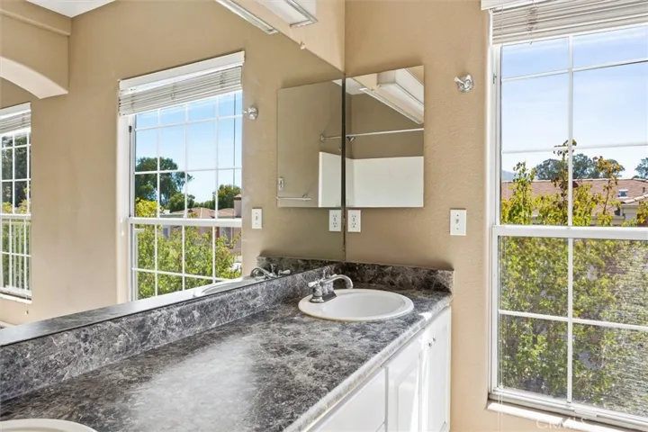 Primary Bedroom's Bathroom