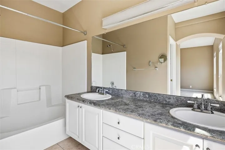 Primary Bedroom's Bathroom