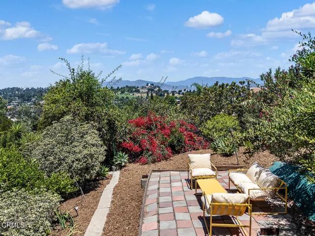 2537 Crestmoore Pl 044-mls