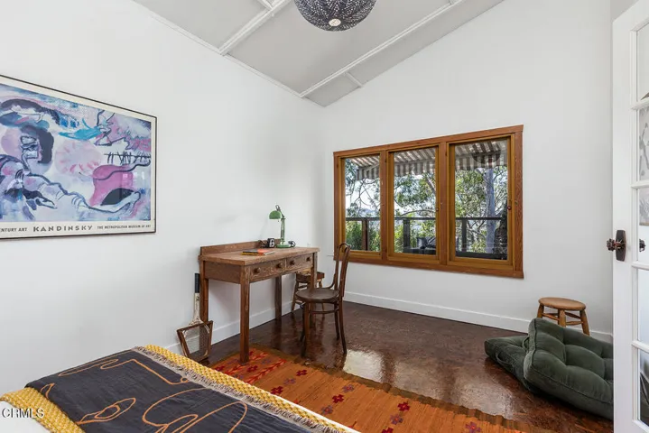 2537 Crestmoore Pl 032-mls
