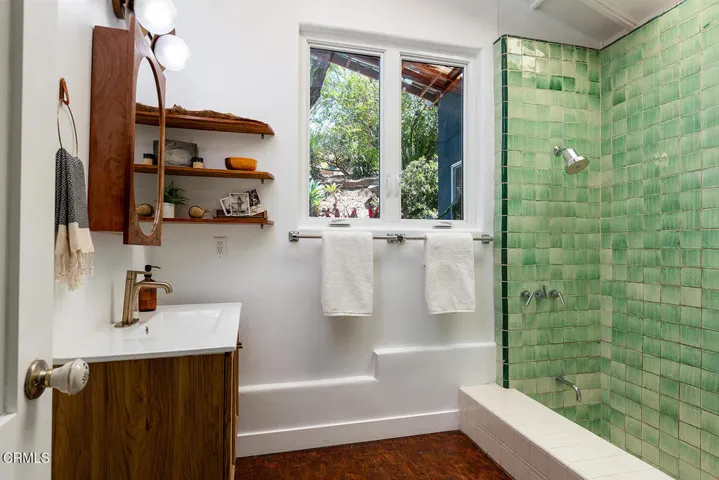 2537 Crestmoore Pl 033-mls