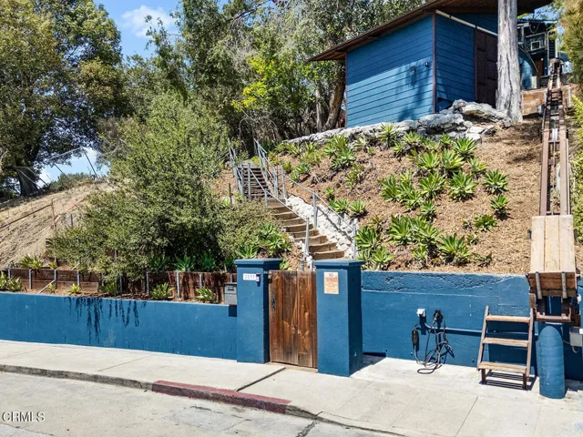 2537 Crestmoore Pl 001-mls