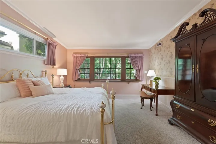 1455 La Perla, Long Beach, California 90815