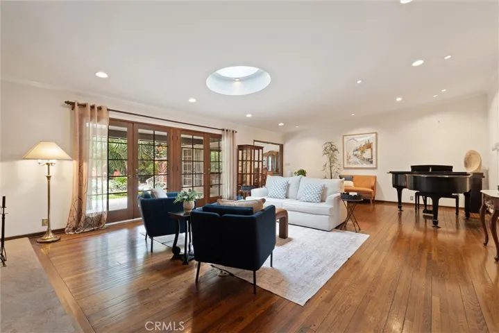 1455 La Perla, Long Beach, California 90815