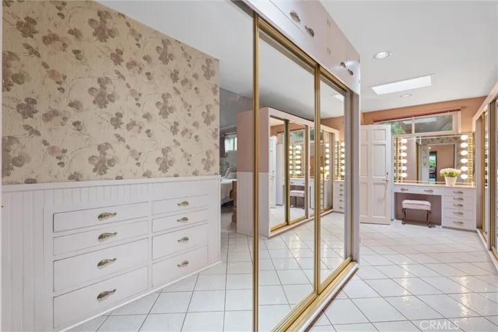 1455 La Perla, Long Beach, California 90815