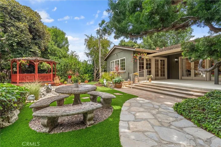 1455 La Perla, Long Beach, California 90815