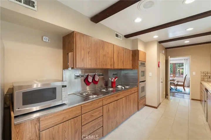1455 La Perla, Long Beach, California 90815
